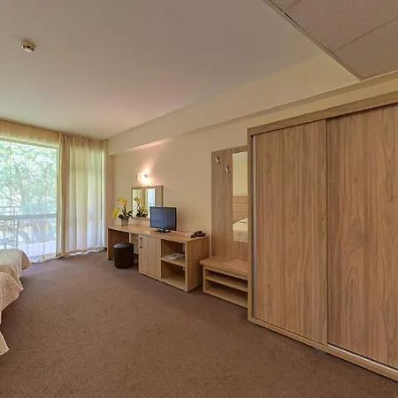 Elena And Wellness 4* غولدن ساندز